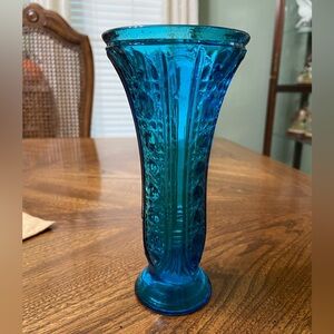 Vintage L. E. Smith blue diamond and button art glass vase